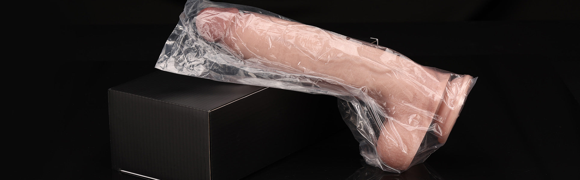 Discreet packaging banner